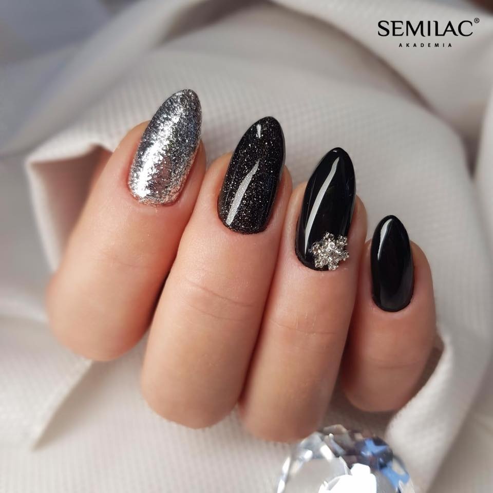 brokatowy czarny lakier hybrydowy wieczorowy manicure