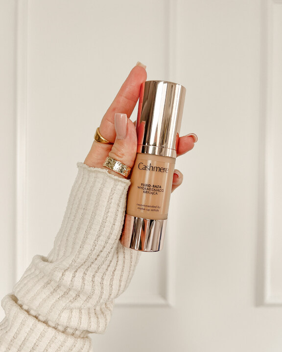 Dax-Cashmere-Podkład-Fluid-Baza-Wygładzająco-Kryjąca-z-lekką-i-kremową-konsystencją