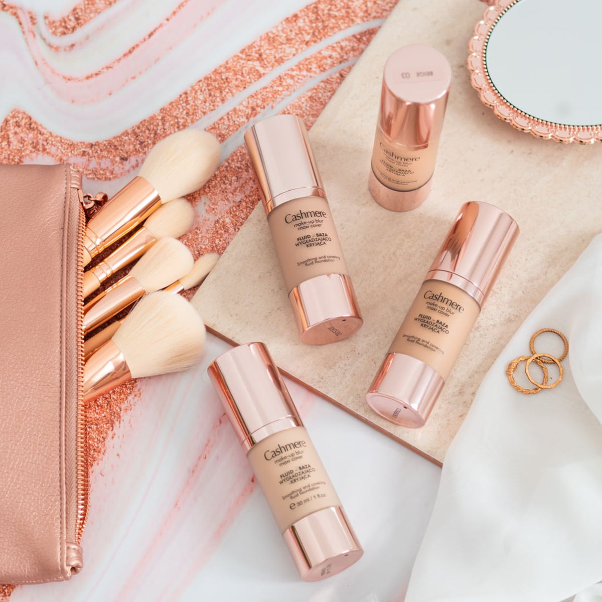 Dax-Cashmere-Podkład-Fluid-Baza-Wygładzająco-Kryjąca-z-olejem-migdałowym-i-magnesami-wilgoci