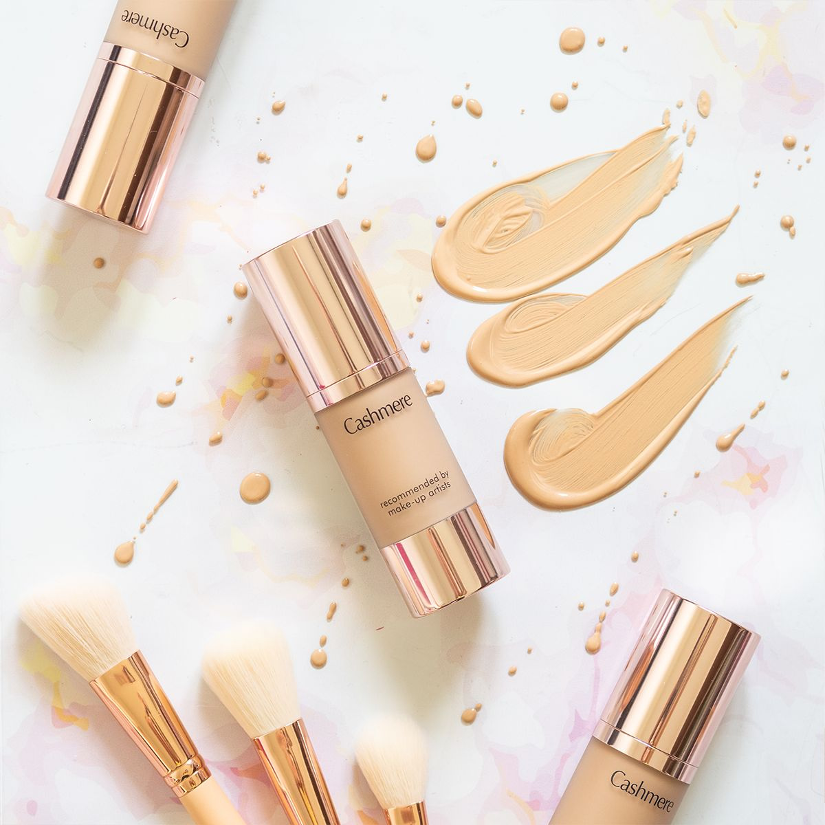 dax-cosmetics-cashmere-illuminated-make-up-fluid-rozświetlający-o-odpornej-na-ścieranie-formule