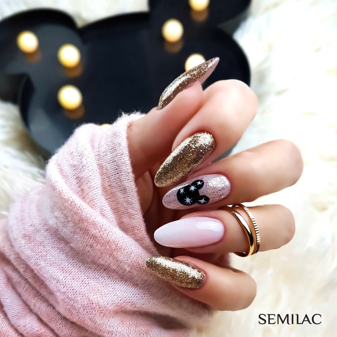 jasnoróżowy lakier hybrydowy french manicure