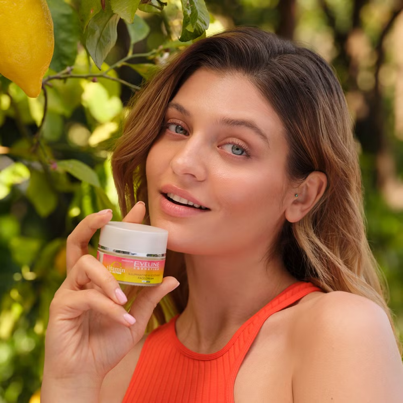 eveline-vitamin-c-3x-action-regenerująco-odżywczy-krem-do-twarzy-rozświetlający