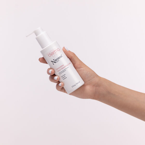 Delikatna-emulsja-do-twarzy-Nacomi-oczyszczająca-i-kojąca-do-skóry-problematycznej