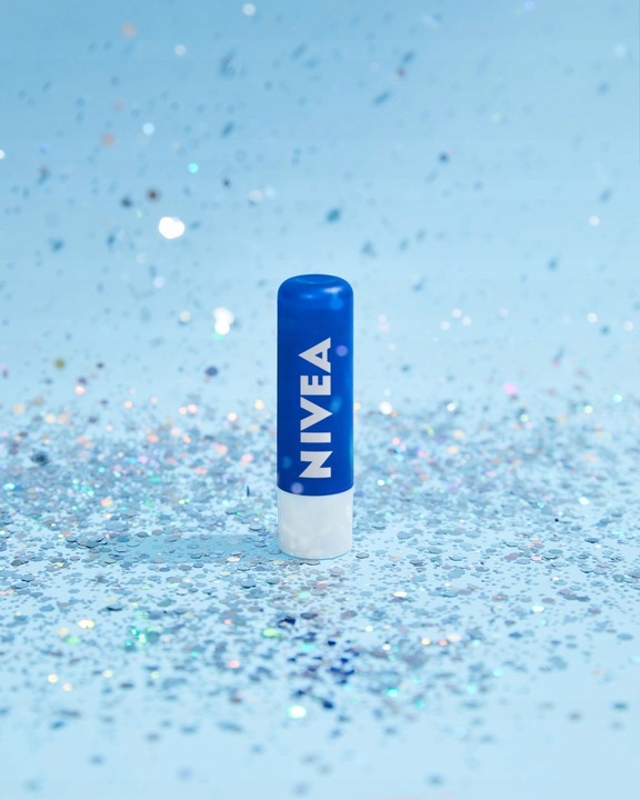 pielegnujaca-pomadka-do-ust-nivea-original-care-gladka-skora-zdrowy-wyglad-dlugotrwale-nawilzenie