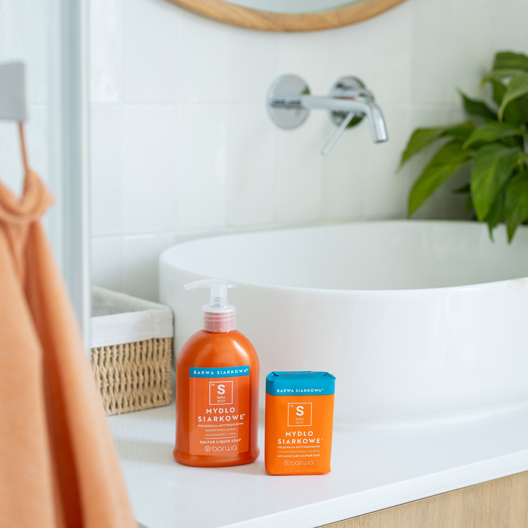 Mydło-w-Płynie-Barwa-Siarkowa-cytrusowy-zapach-i-antybakteryjne-działanie