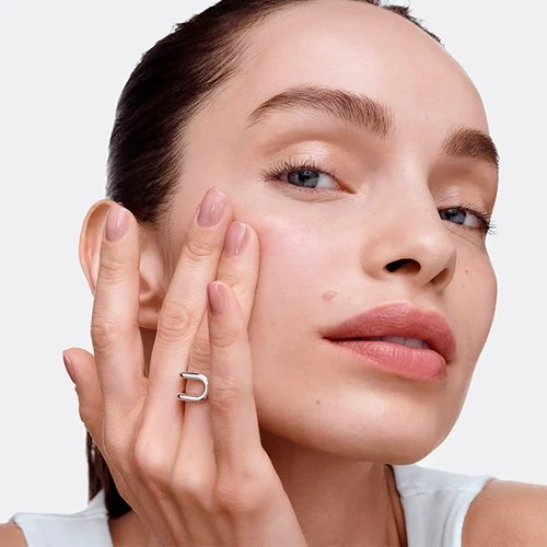 Loreal-Bright-Reveal-Nawilżający-Krem-Redukujący-Przebarwienia-z-SPF50-zmniejszający-świecenie-skóry