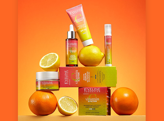 Eveline-Pianka-do-Mycia-Twarzy-Vitamin-C-3x-Action-do-skóry-wrażliwej