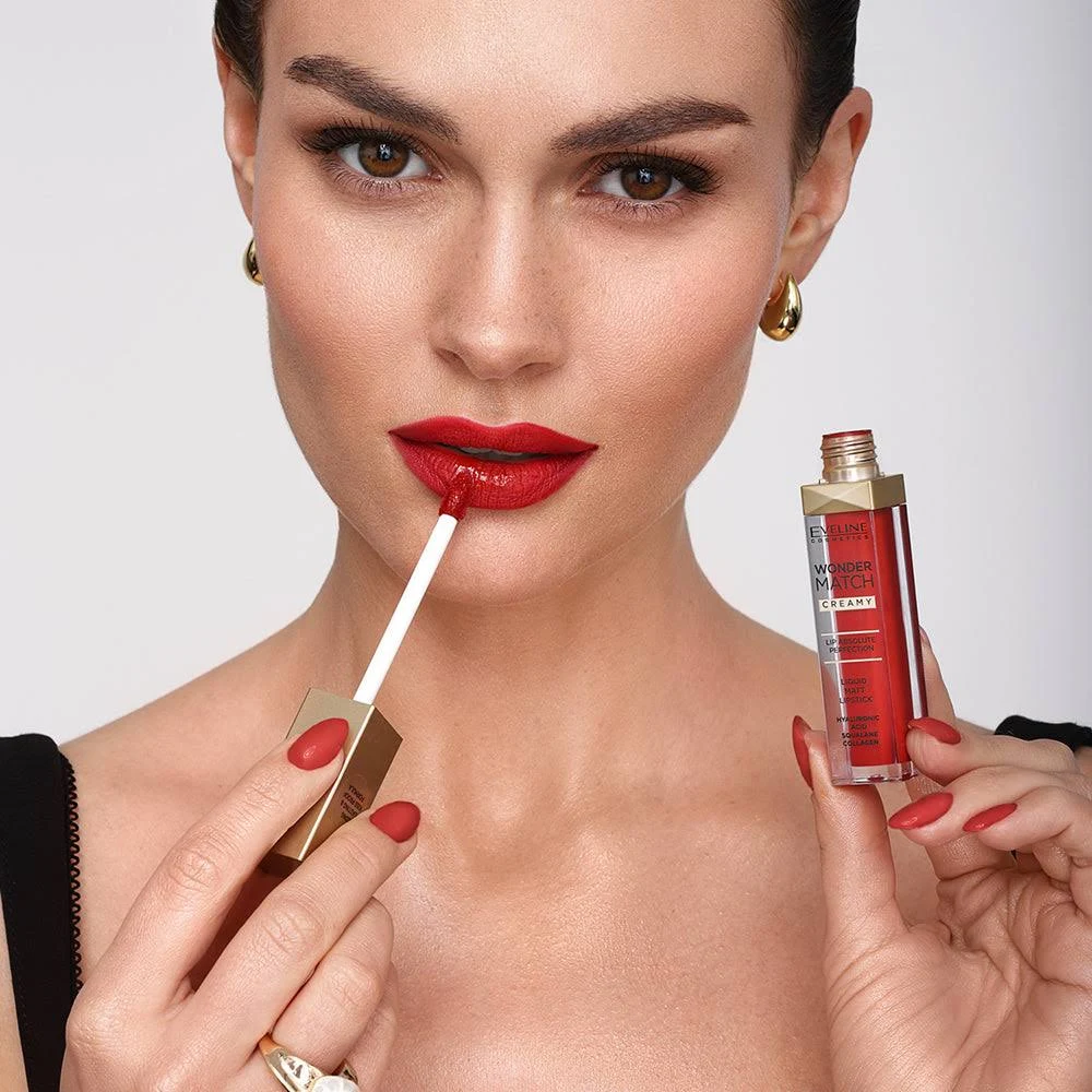 luksusowa-matowa-szminka-zawierająca-nawilżające-składniki