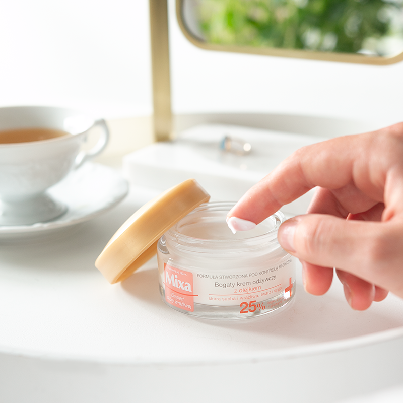 Mixa-Bogaty-Krem-Odżywczy-z-Olejkiem-Skóra-Sucha-kojący