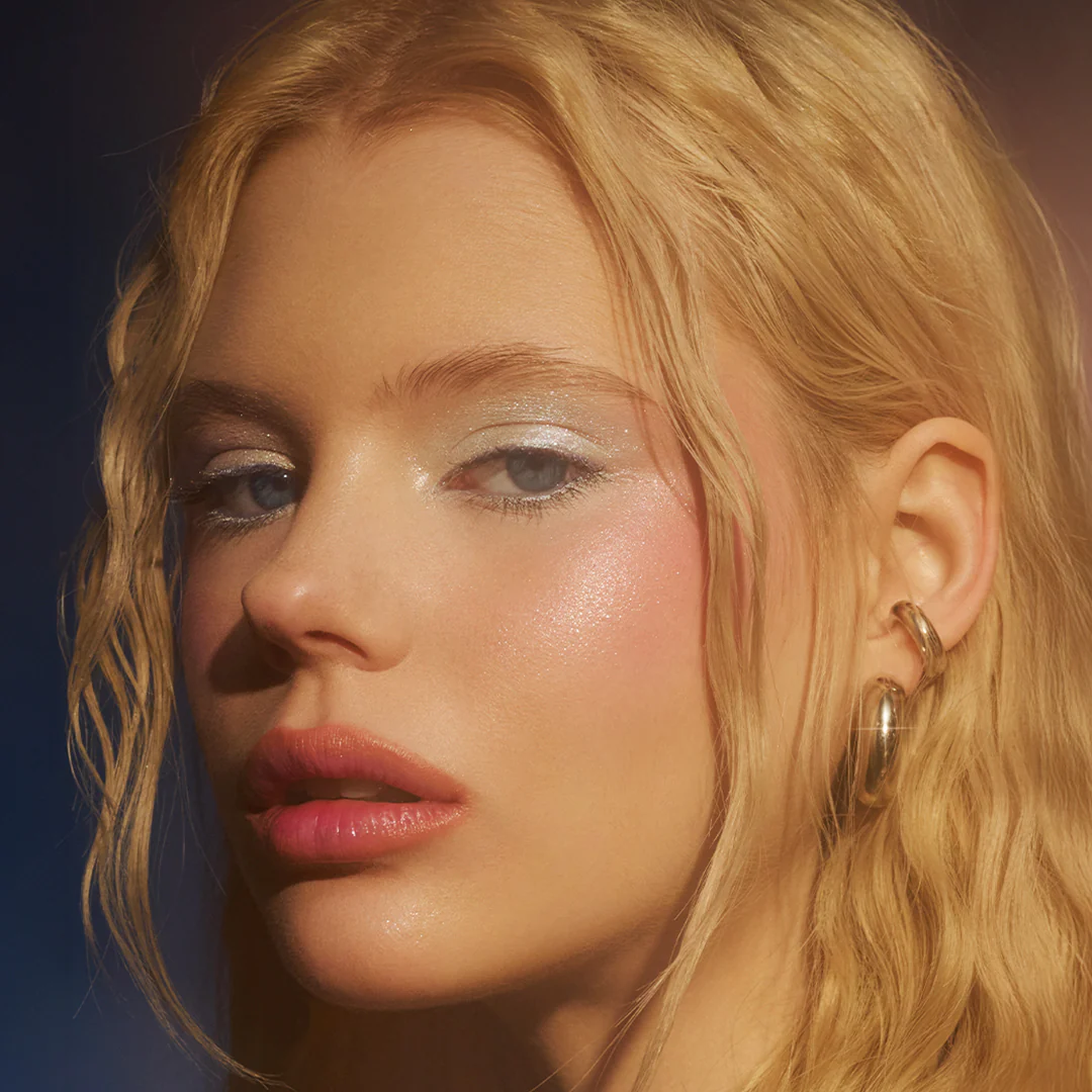 kredka-do-oczu-która-nie-rozmazuje-się-i-jest-trwała