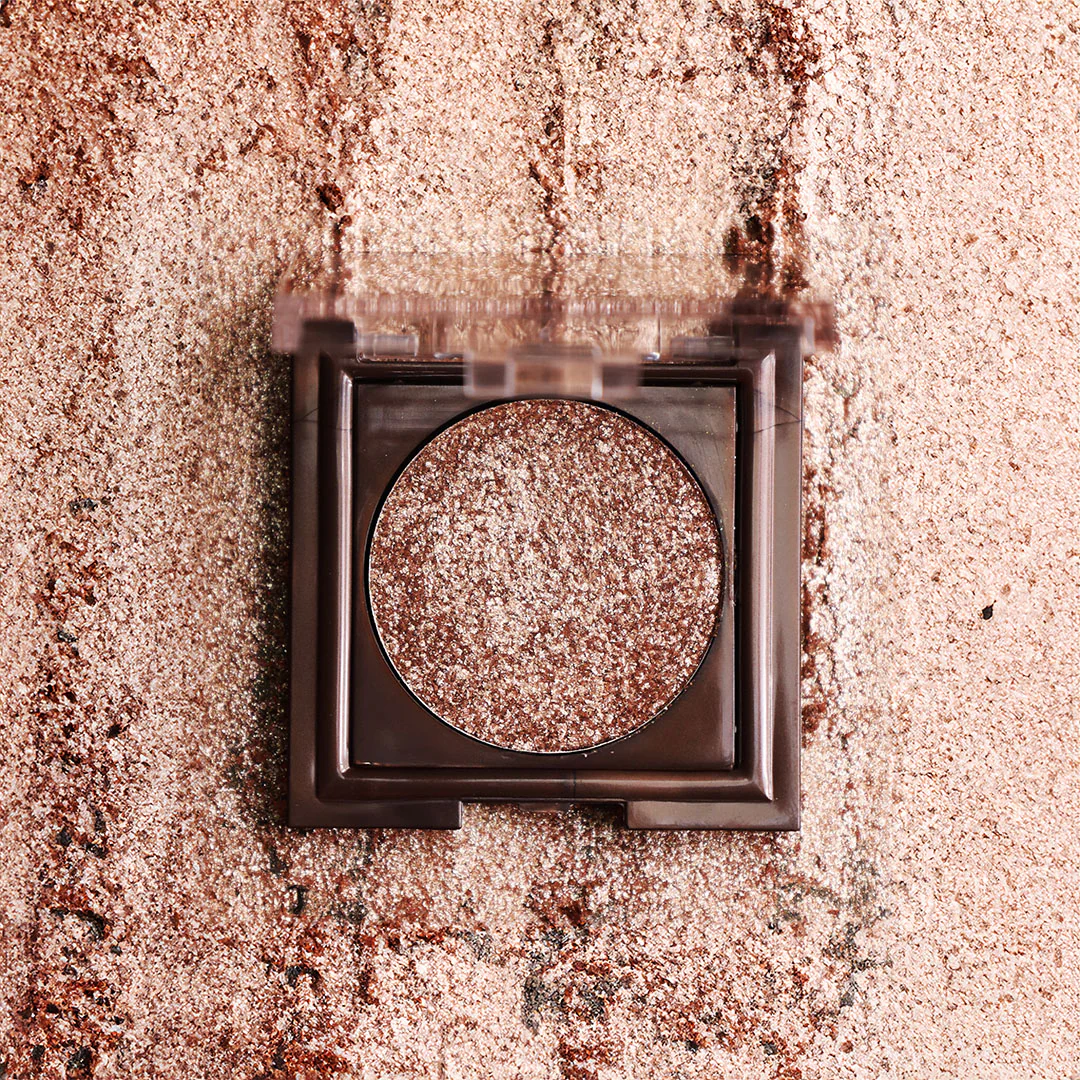 eveline-choco-glamour-blyszczacy-cien-toper-do-powiek-01-moon-sparkle-do-makijazu-smoky-eye