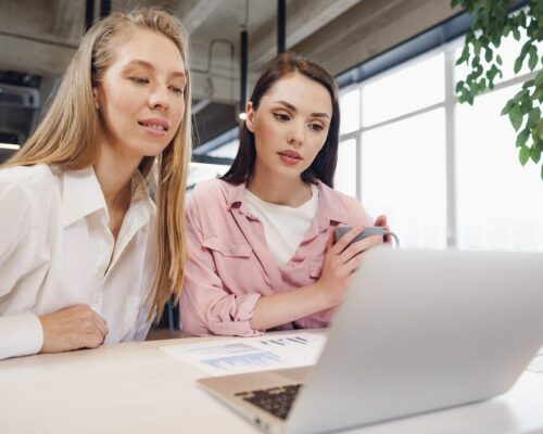 Błyskawiczny makijaż do pracy – jak zdążyć w 5 minut?