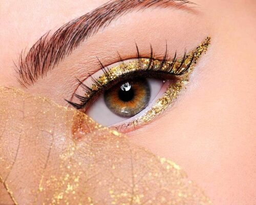 Brokatowy eyeliner – błysk, który odmieni Twój makijaż