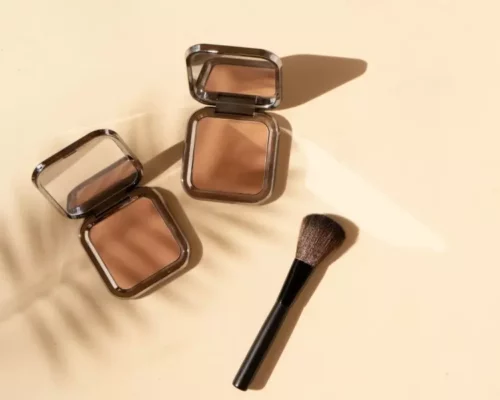 Bronzer idealny – jak dobrać odcień do jasnej i ciemnej cery?