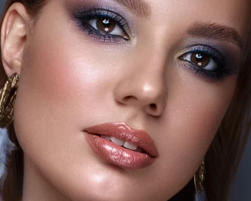 Cienie do powiek – jak wybrać najlepsze do kolorowego makijażu?