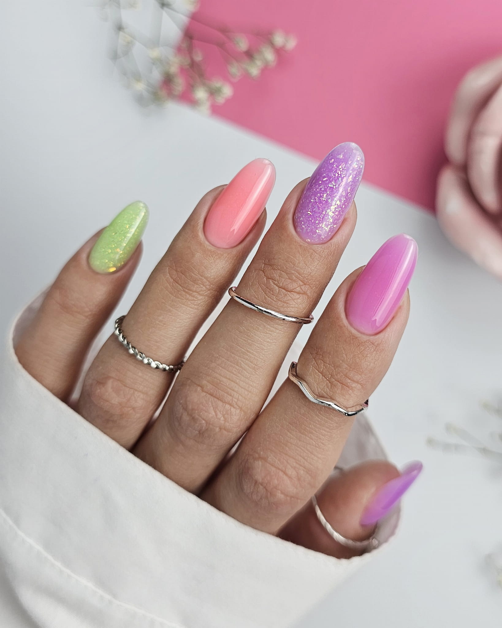 claresa-brush-easy-gel-żel-do-paznokci-glitter-pistachio-z-mieniącymi-drobinkami