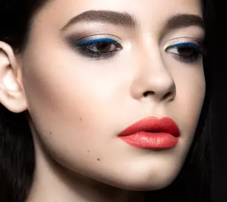 Czym najlepiej malować kreski na dolnej powiece?