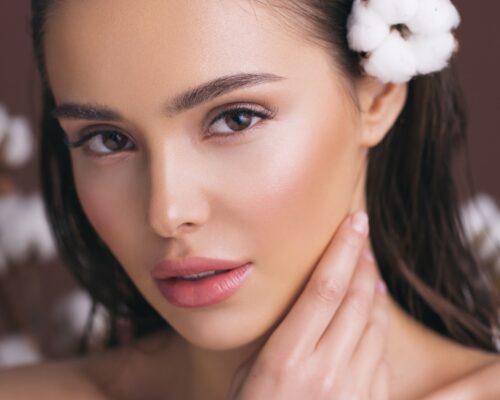 Delikatny i subtelny makijaż – idealny look na co dzień, do pracy i na randkę