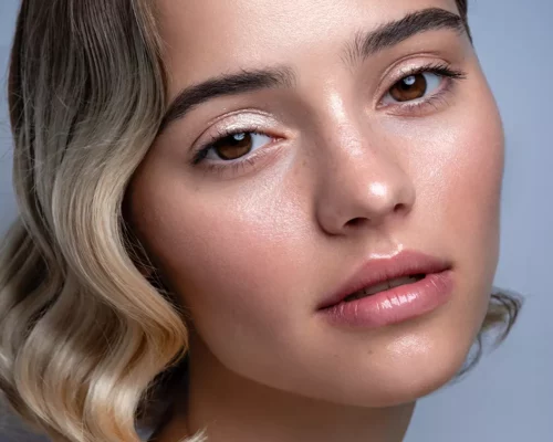 Jak dobrać rozświetlacz do koloru włosów?