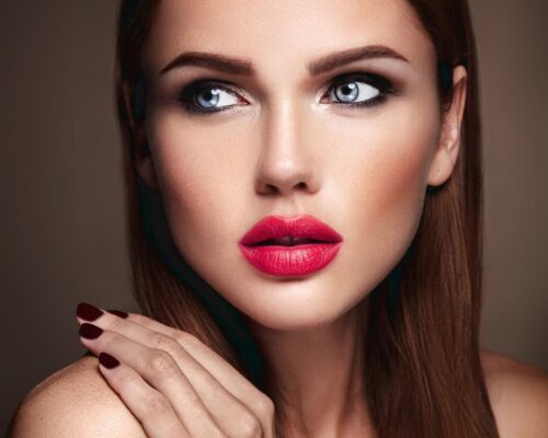 Jak dopasować makijaż oczu do czerwonych ust?