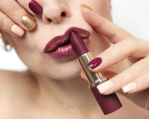 Jak malować usta? Triki, które zmienią Twój makijaż