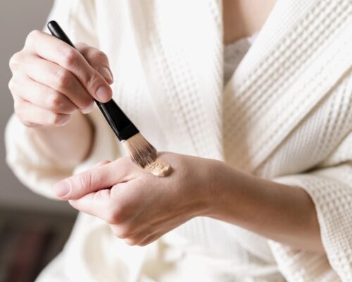 Jak nakładać podkład? Wybór metody ma znaczenie!