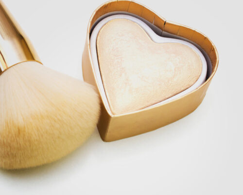 Jak nakładać rozświetlacz w kamieniu, aby uzyskać naturalny efekt glow?