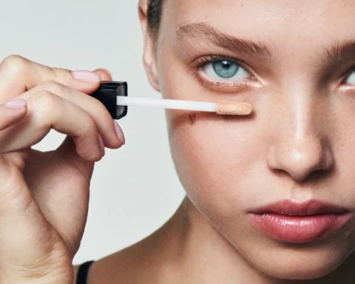 Jak prawidłowo nakładać korektor do twarzy? Kluczowe kroki dla idealnego efektu