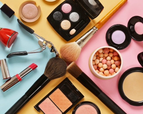 Jak wybrać idealny zestaw kosmetyków do makijażu?