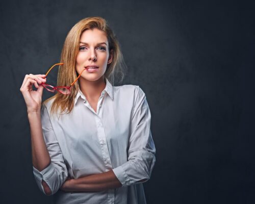 Jak zrobić szybki makijaż do pracy? Poradnik dla zabieganych kobiet