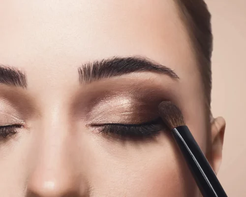 Jaki eyeliner najlepiej sprawdzi się przy opadającej powiece?