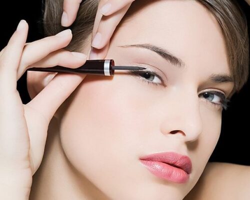Jaki eyeliner wybrać? Przewodnik po rodzajach i trikach aplikacji!