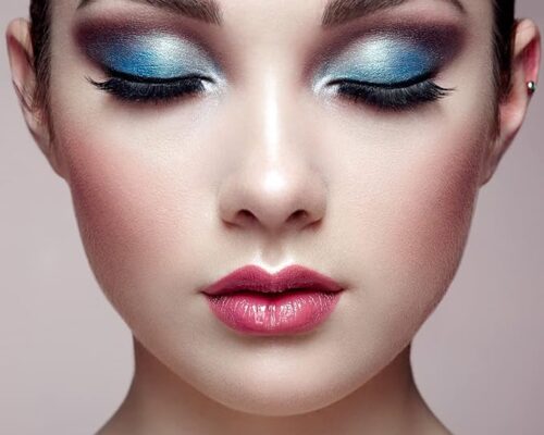 Kolorowy makijaż oczu krok po kroku – jak osiągnąć efekt pełen energii?