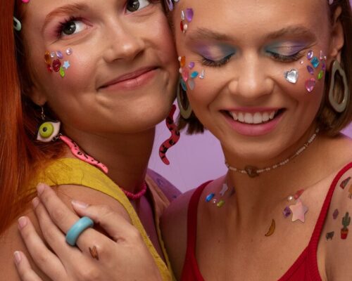 Kolorowy makijaż oczu – praktyczne wskazówki, które warto zapamiętać