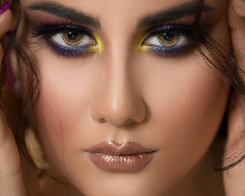 Kolorowy makijaż oka – sprawdzone triki, które podkreślą Twoje spojrzenie