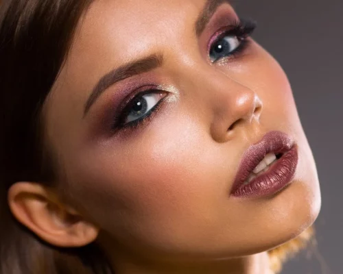 Konturowanie na mokro czy na sucho – którą technikę wybrać?