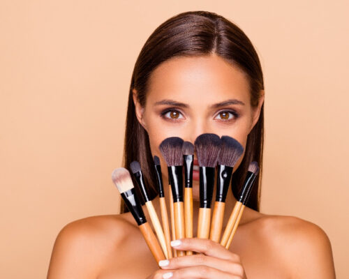 Konturowanie twarzy owalnej – jak podkreślić regularne rysy?