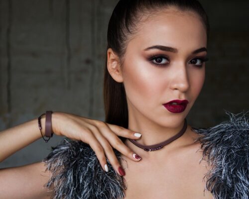 Konturowanie twarzy trójkątnej – jak wyrównać proporcje i zmiękczyć rysy?