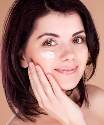 Kremy BB i CC – kosmetyki na każdą porę roku