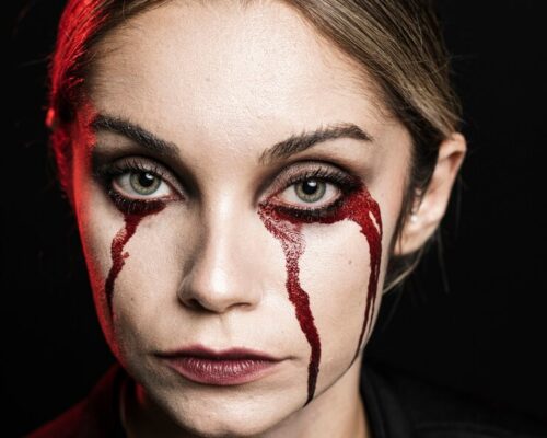 Makijaż Wampira – ponadczasowa klasyka w mrocznej wersji