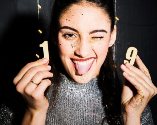 Makijaż na urodziny krok po kroku – jak zachwycić gości?