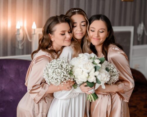 Makijaż na wesele krok po kroku – bądź olśniewająca przez całą noc!