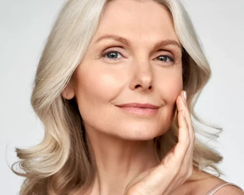 Makijaż odmładzający, czyli jak podkreślić naturalne piękno i odjąć sobie lat?