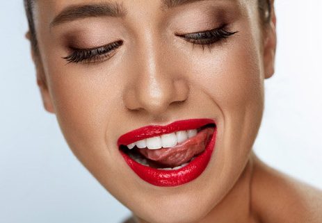 Makijaż z czerwonymi ustami – klasyka, która zawsze robi wrażenie