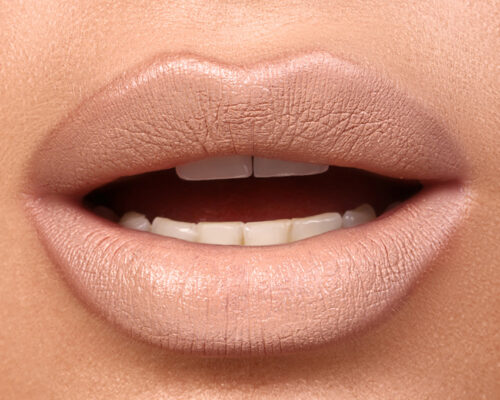 Najpiękniejsze pomadki nude – klasyka, która pasuje każdemu