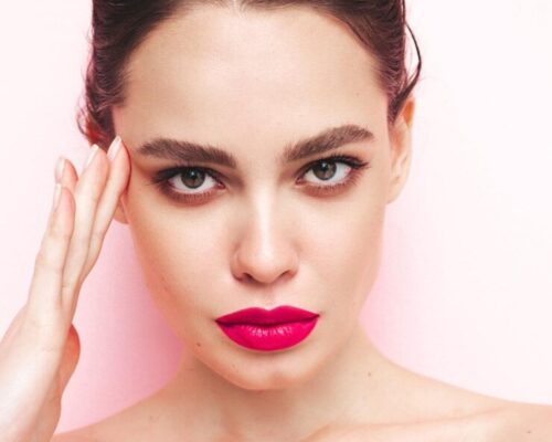 Podkreśl piękno swoich ust – makijaż dla każdej kobiety