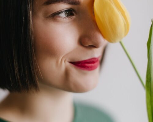 Podkreśl swoją kobiecość – wyjątkowy makijaż na Dzień Kobiet!