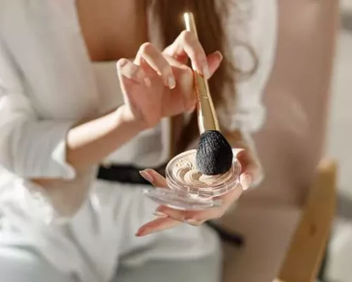 Puder utrwalający – perfekcyjny makijaż na długie godziny