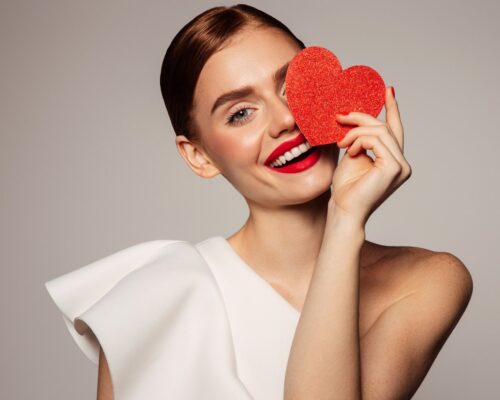 Romantyczny makijaż na Walentynki – podkreśl swoje atuty na randce