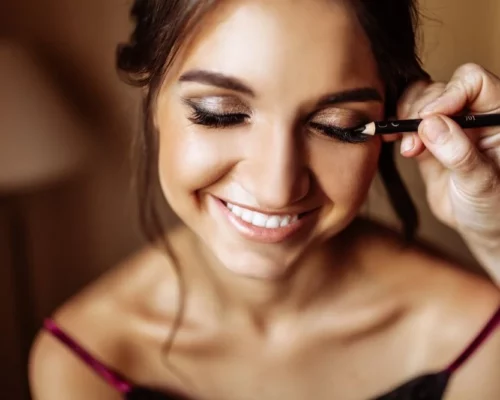 Sprawdzone techniki i triki na makijaż dla opadającej powieki